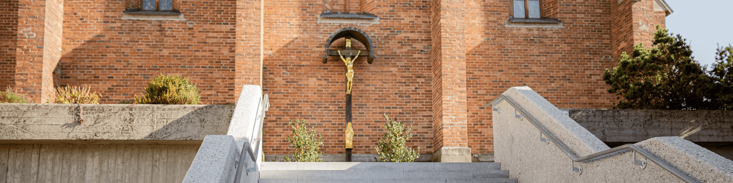 Kreuz auf Friedhof | Pfarrei Schwanenkirchen