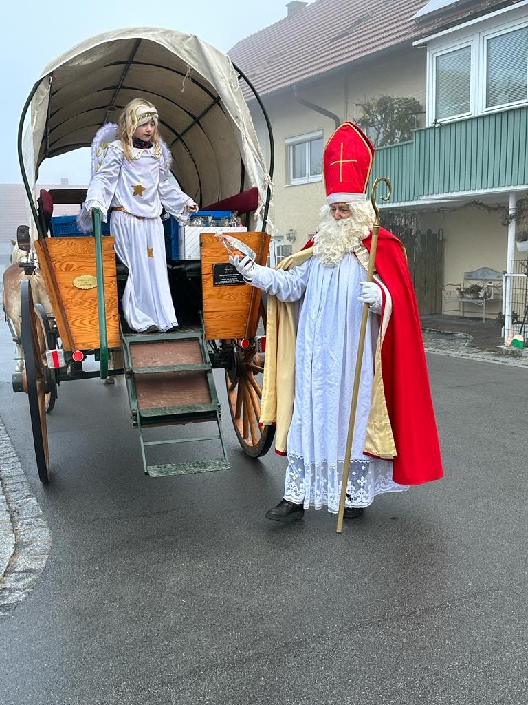 Nikolaus mit der Kutsche in Schwanenkirchen 2022